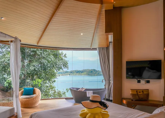 Sinae Phuket Luxury Hotel