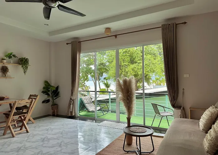 Sea Dreamer Beachfront Apartments